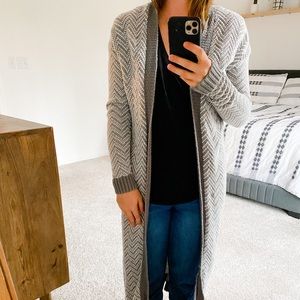 Aerie chevron duster in gray and white